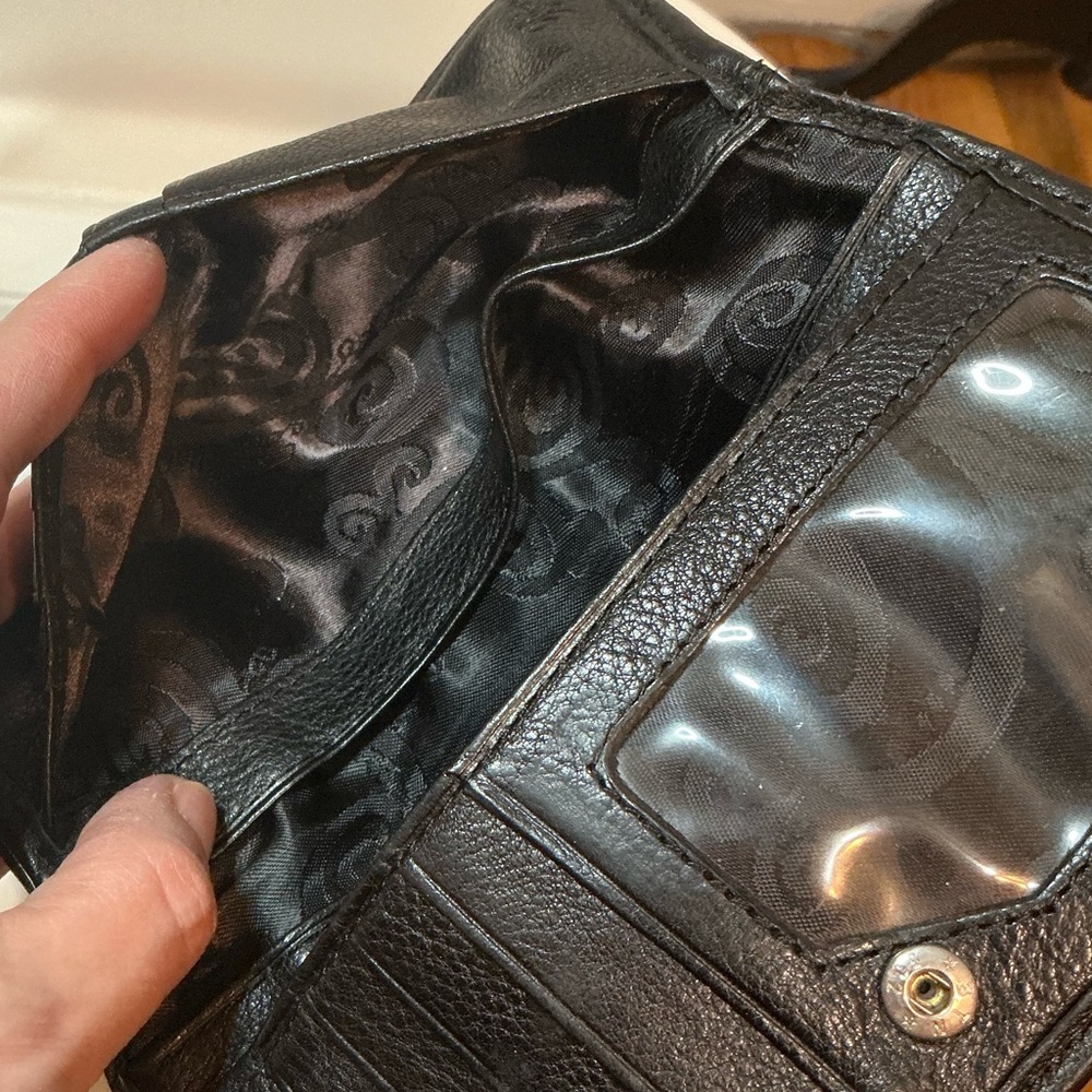 Brighton Black Pebbled & Patent Leather Medium Bifold Wallet Clutch EUC - Picture 11 of 15